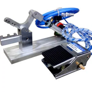 Position the inner wire on the plastic wire claw holder