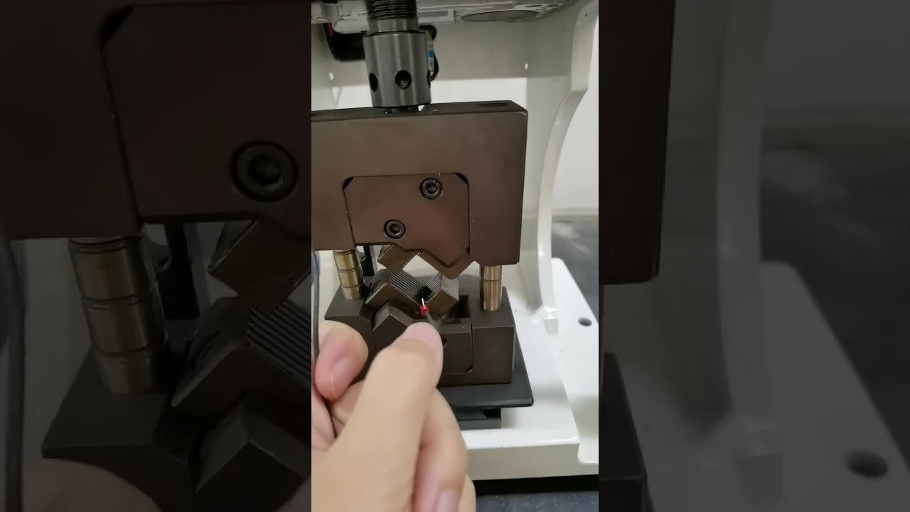 Universal Terminal Crimping Machine - No Mold Changes for Different Sizes | Factory Automation